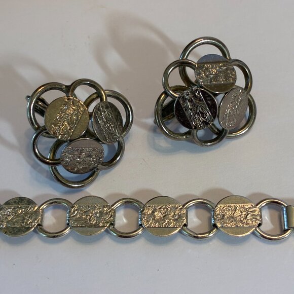 Vintage Sarah Coventry Young & Gay Bracelet & Earring Set - Picture 7 of 9